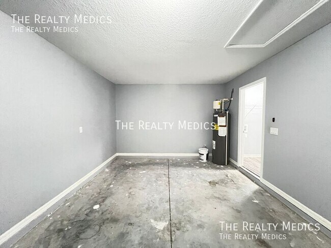 Building Photo - 2839 SW 165th Pl