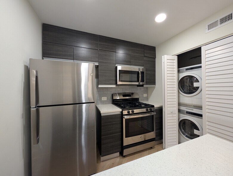 Building Photo - 932 W Grace St