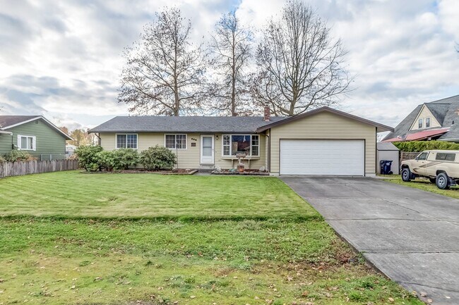 Primary Photo - Three Bedroom House for Rent in Everson wi...