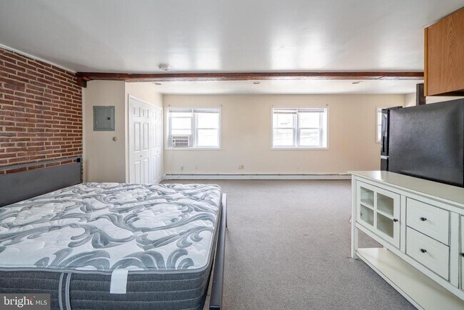 Building Photo - 116 E Gay St