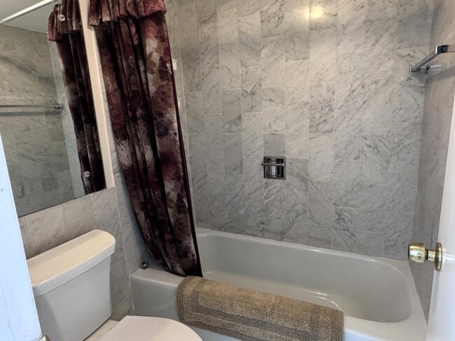 Building Photo - 328 N Ocean Blvd