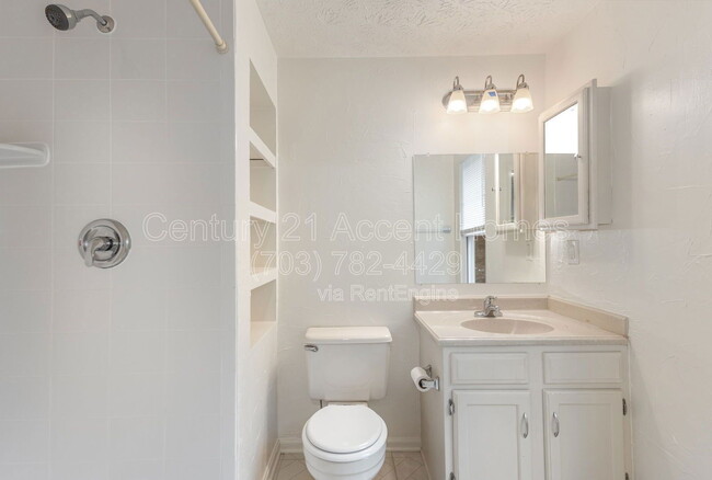 Building Photo - 9086 Tiffany Park Ct