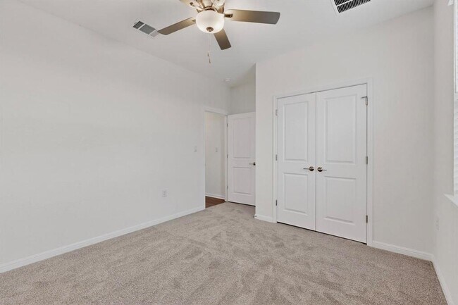 Building Photo - 1204 Purple Martin Dr