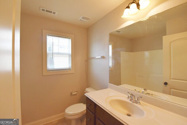 Building Photo - 606 Blackburn Ln
