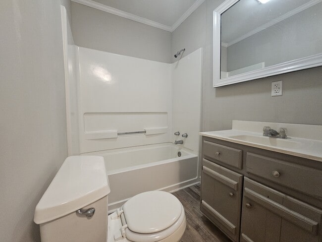 Building Photo - 706 Maple St