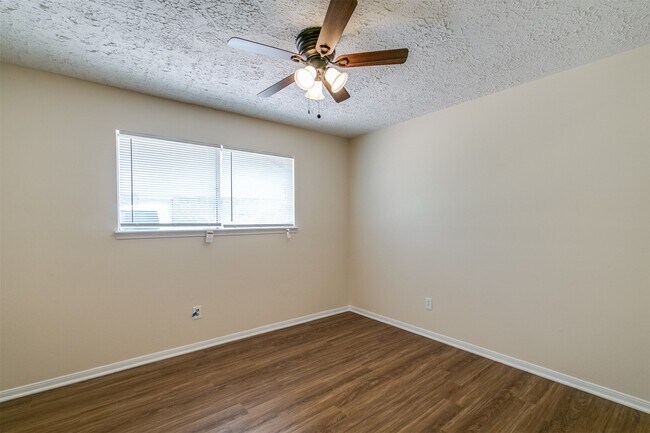 Building Photo - 22818 Canyon Lake Dr