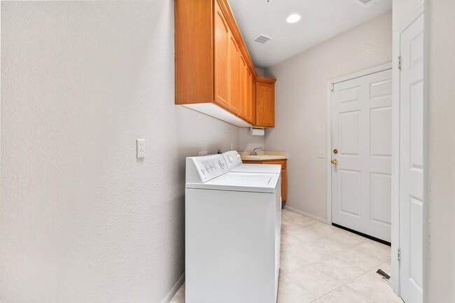 Building Photo - 15543 Vista Vicente Dr