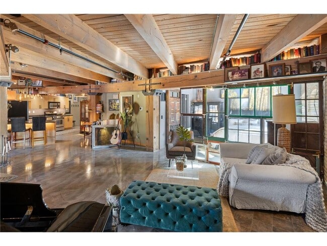 Building Photo - 404 N Washington Ave