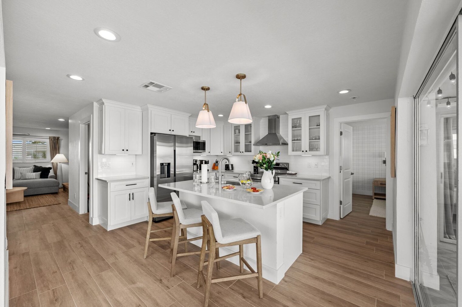 Building Photo - 350 La Hacienda Dr