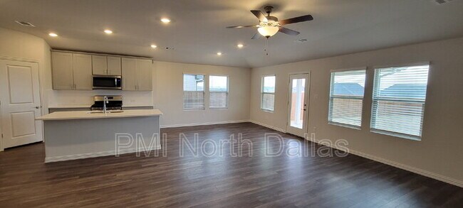 Building Photo - 2633 Oneida Ln
