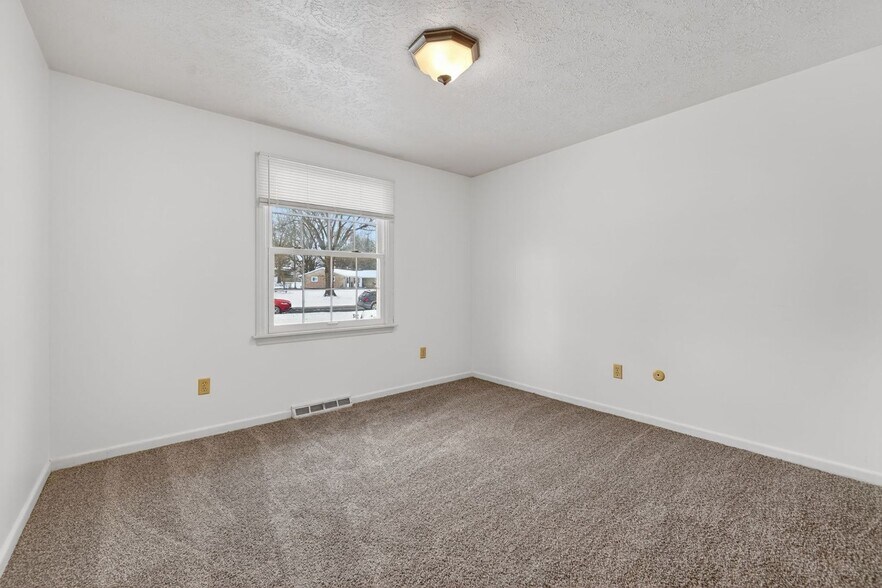 Building Photo - 6644 Ravenwood Ave NW