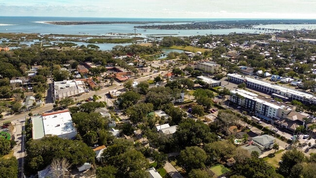 Building Photo - 14 Sanchez Ave