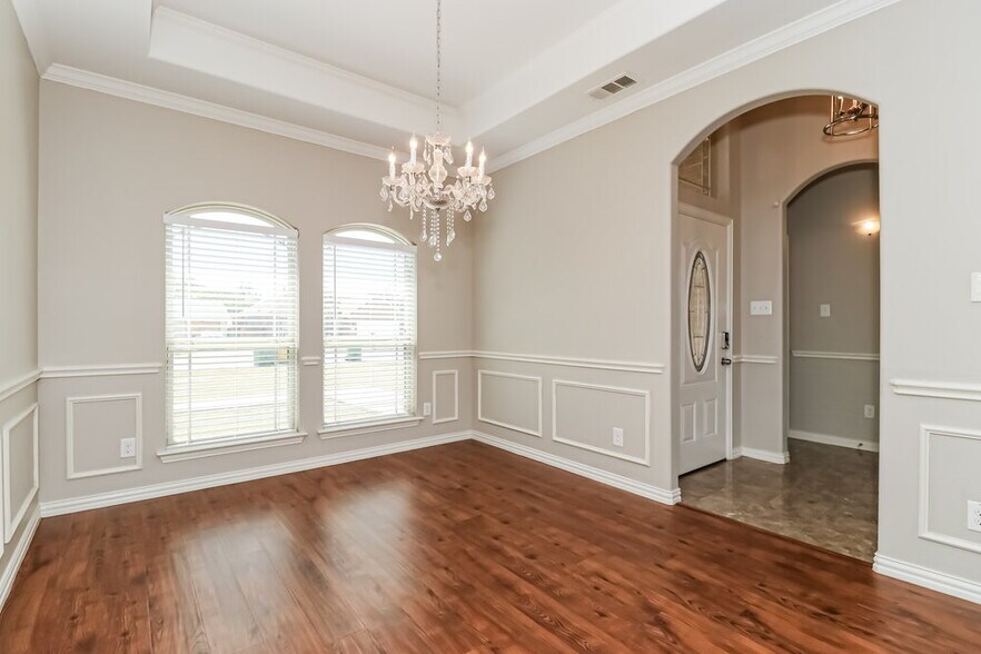 Building Photo - 319 W Little Creek Rd