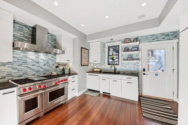 Building Photo - 1717 N Hudson Ave