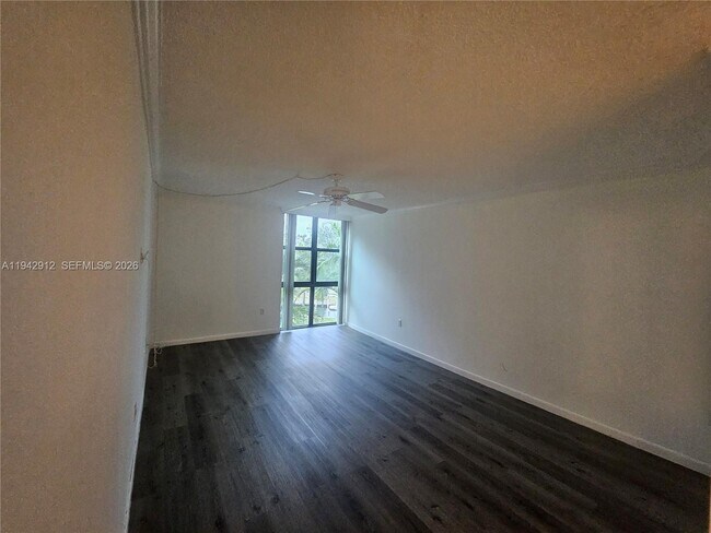 Building Photo - 1101 River Reach Dr