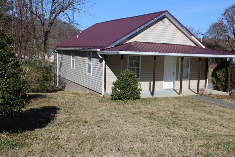 Building Photo - 215 Bettie St