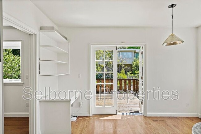 Building Photo - 25 Selborne Dr