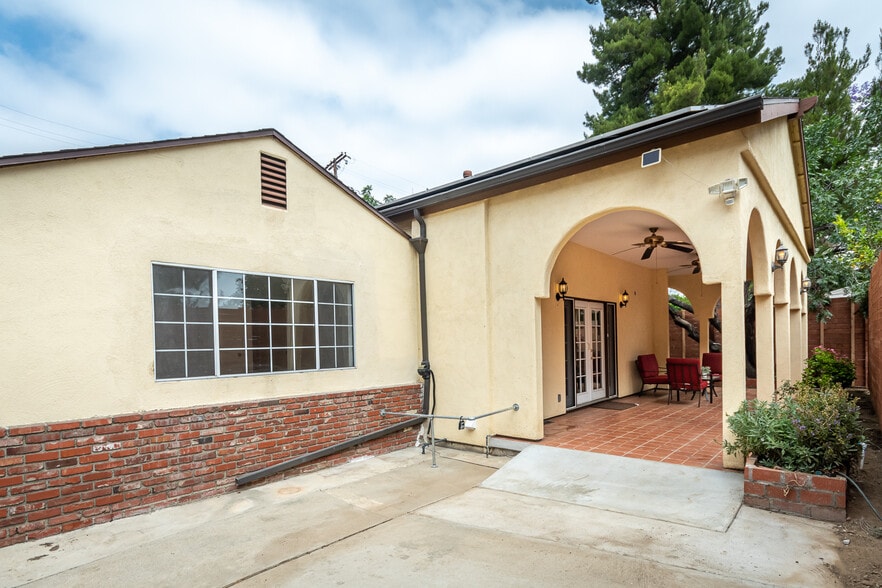 Building Photo - 5617 Katherine Ave