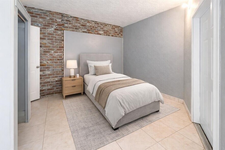 Building Photo - 3241 NW 40th St