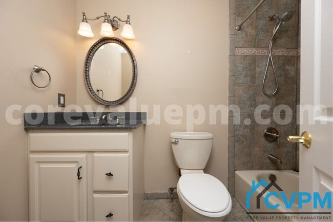 Building Photo - 7884 Huguenot Ct