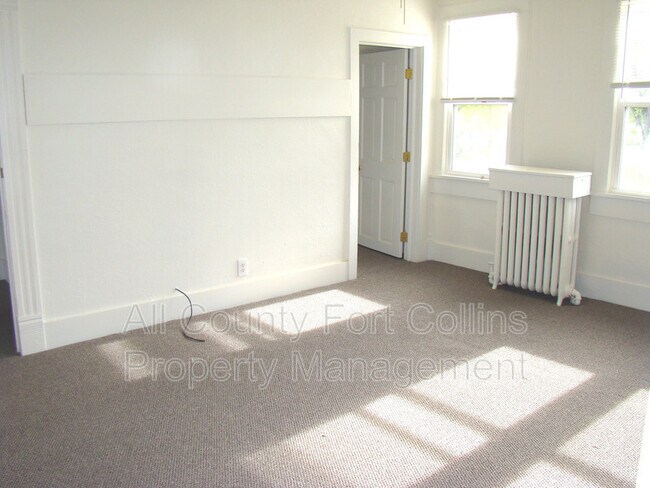 Building Photo - 401 Elm St