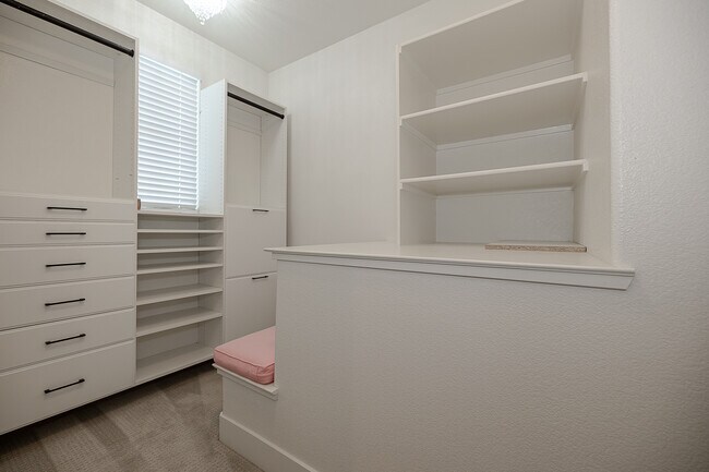 Building Photo - 196 E Main Ave