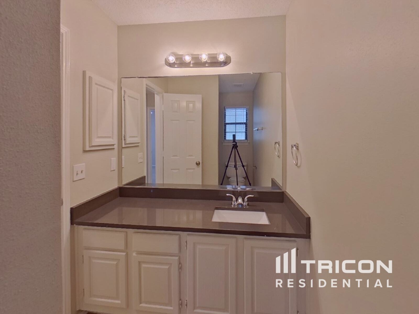 Building Photo - 837 Globe Ave