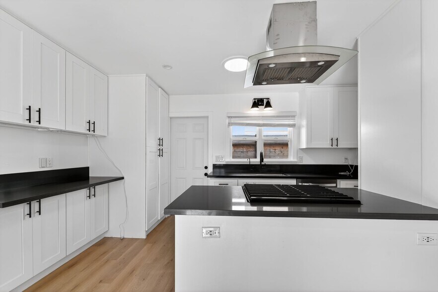 Building Photo - 6009 W 85th Pl