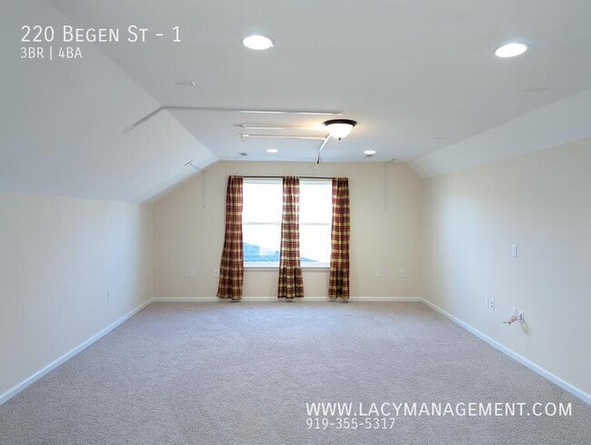 Building Photo - 220 Begen St