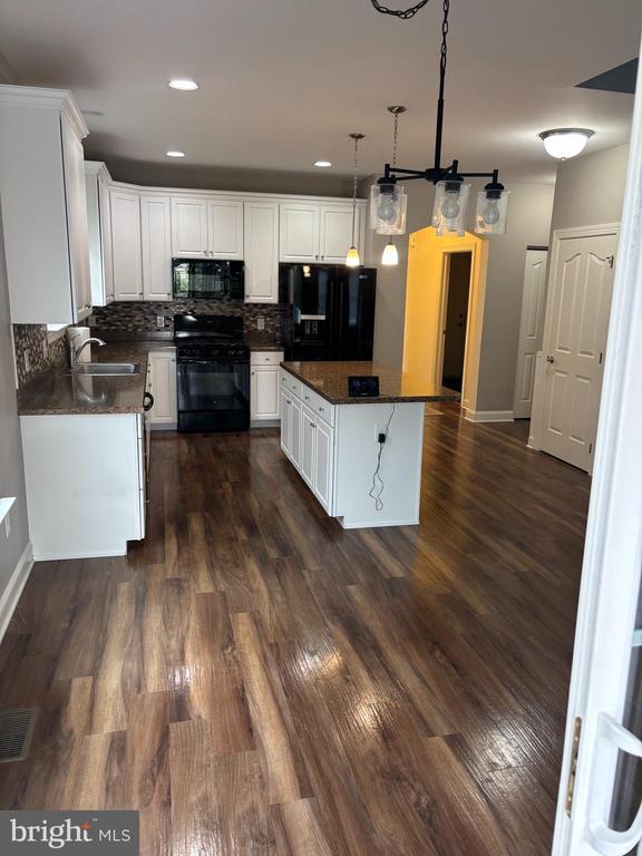 Building Photo - 151 Volpe Way