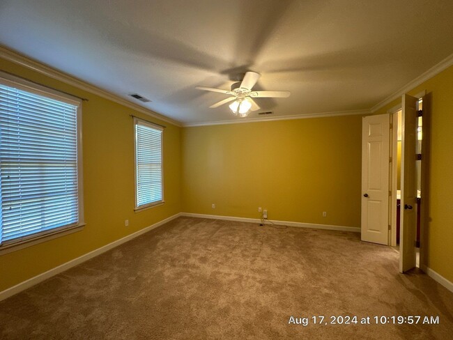 Building Photo - 10135 Ridgewood Oak Dr