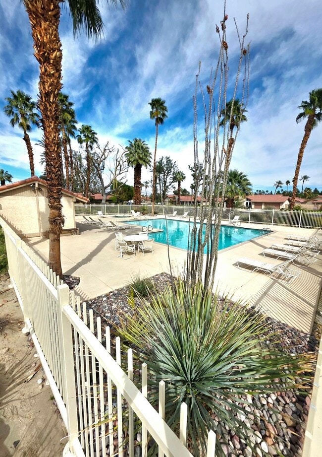 Building Photo - 40329 Sagewood Dr