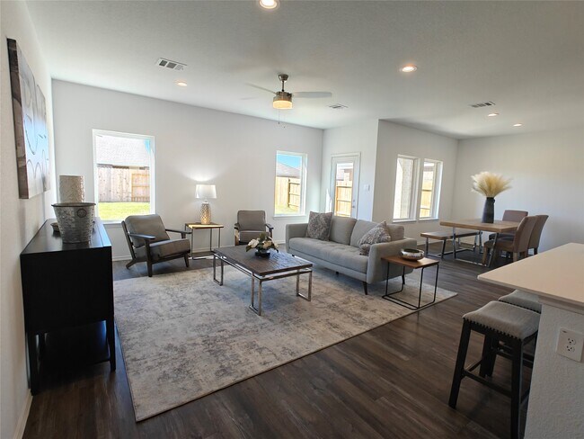 Building Photo - 5011 Pismo Ray Dr
