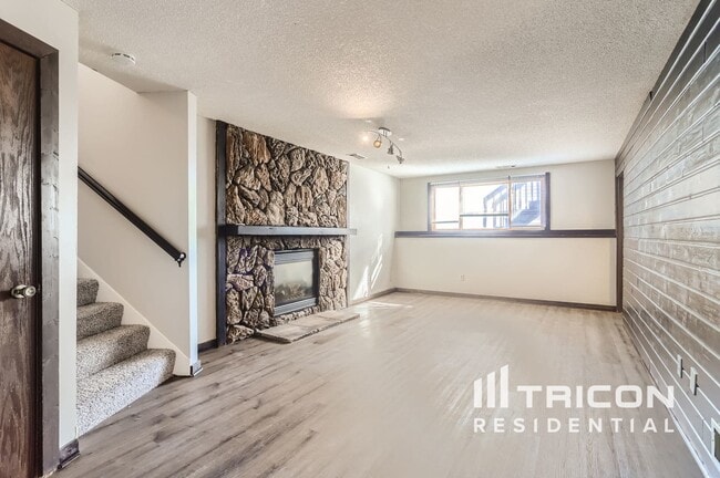 Building Photo - 16691 N Hillcrest Ct