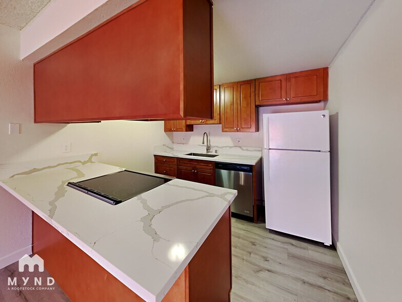 Building Photo - 7047 Greenback Ln