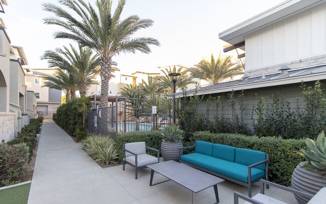 Building Photo - Beautiful contemporary design home in Bressi Ranch!