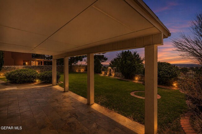 Building Photo - 825 Dulce Tierra Dr