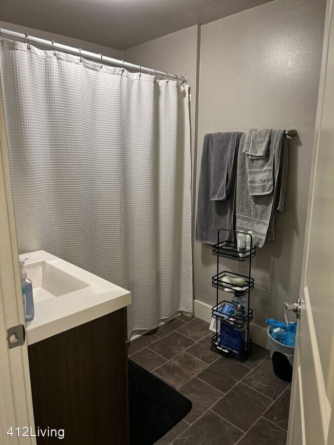 Building Photo - 4 br, 2 bath House - 82 S 24th Street
