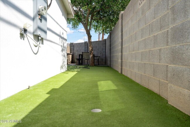 Building Photo - 423 N 73rd Pl