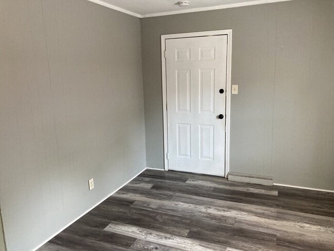 Building Photo - 125 Mallard St