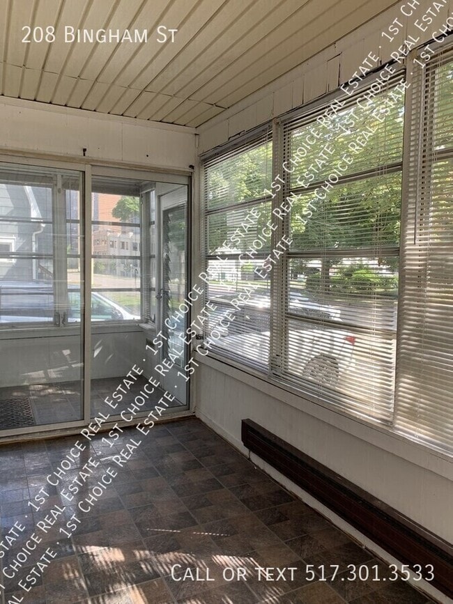 Building Photo - 208 Bingham St
