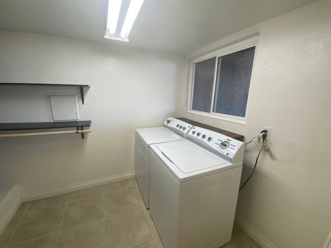 Building Photo - Lovely Townhome in Rancho Bernardo!