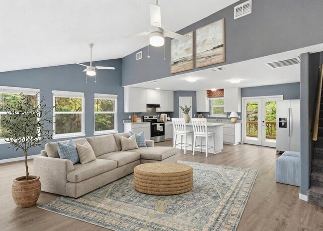 Building Photo - 3-bedroom, 2-bath home nestled in the Rolling Hills subdivision in Canyon Lake