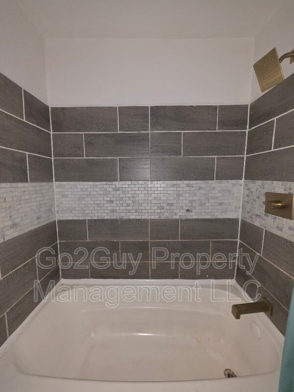 Building Photo - 5316 Buckingham