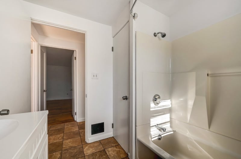 Building Photo - 819 Fairview Ave