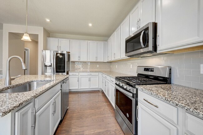 Building Photo - $3,325 - 3 Bed, 3 Bath Home in Centennial ...