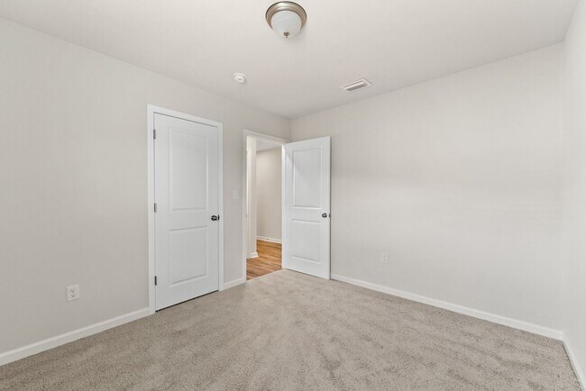 Building Photo - 630 Whispering Creek Ave
