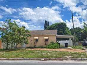 Building Photo - 1231 N F St