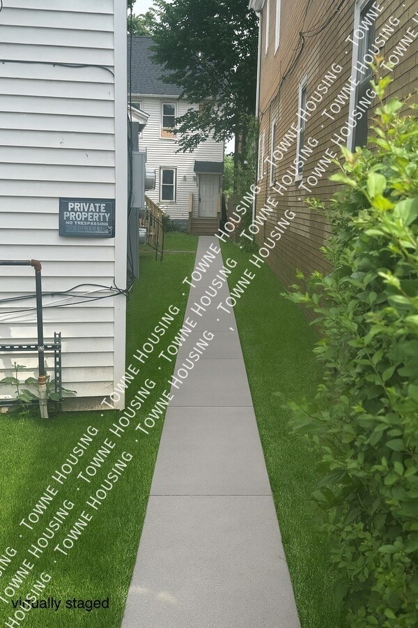 Building Photo - 20 Marion St