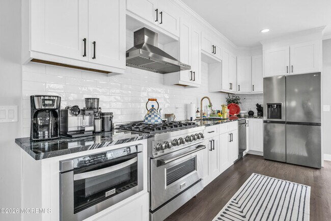 Building Photo - 3330 Windsor Ave